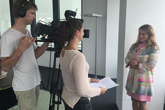 Filmaufnahmen für einen TV-Sender mit Frau Dr. Kerstin Hennig, Geschäftsführerin von Gateway Gardens